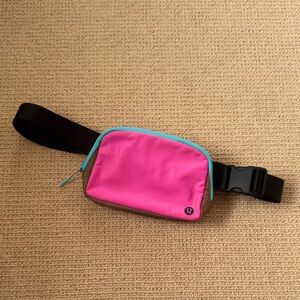 Lululemon Everywhere Belt Bag 1L in Sonic Pink and Cacao